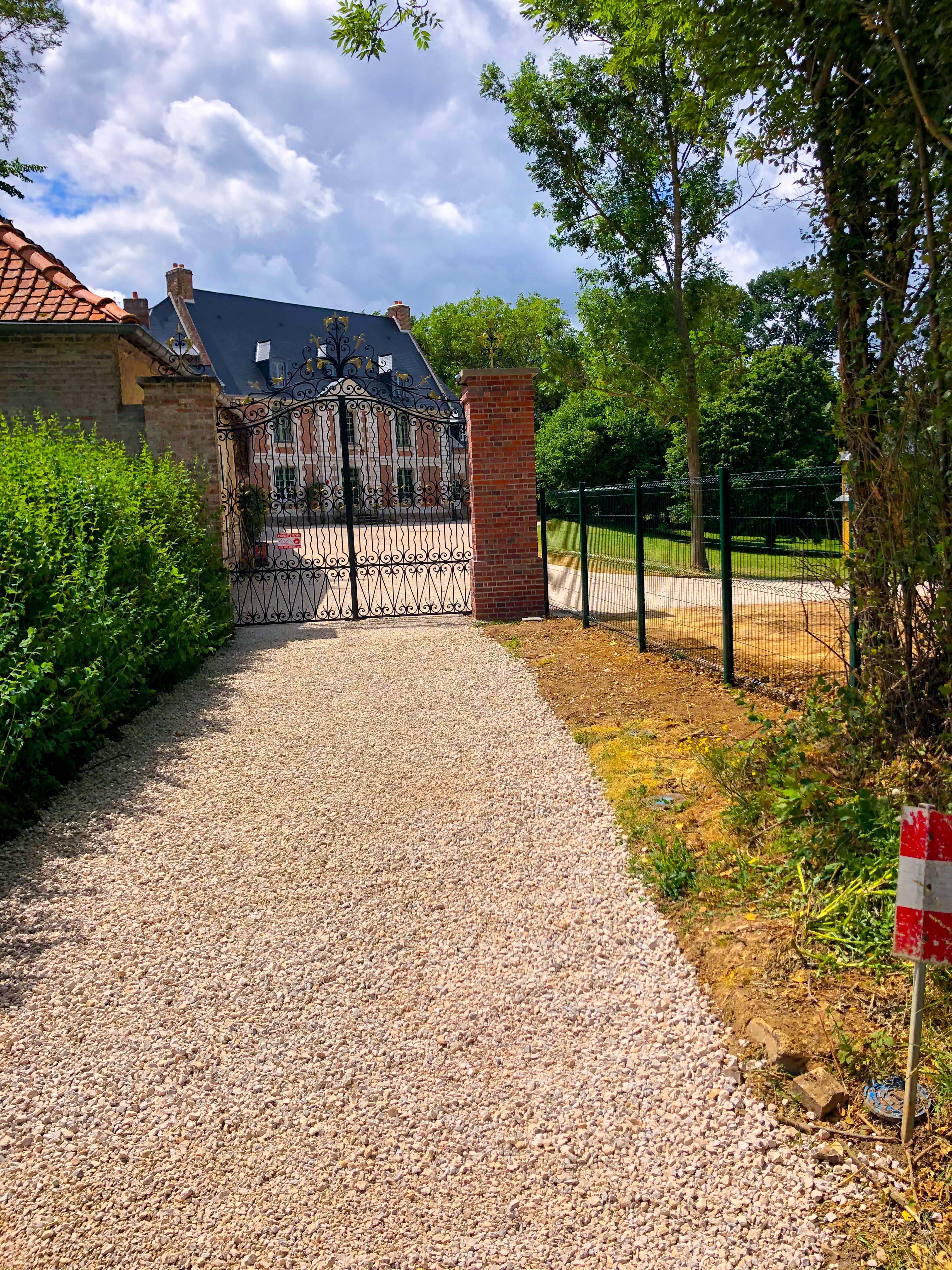 Image : Le portail du Château de Croquoison au présent